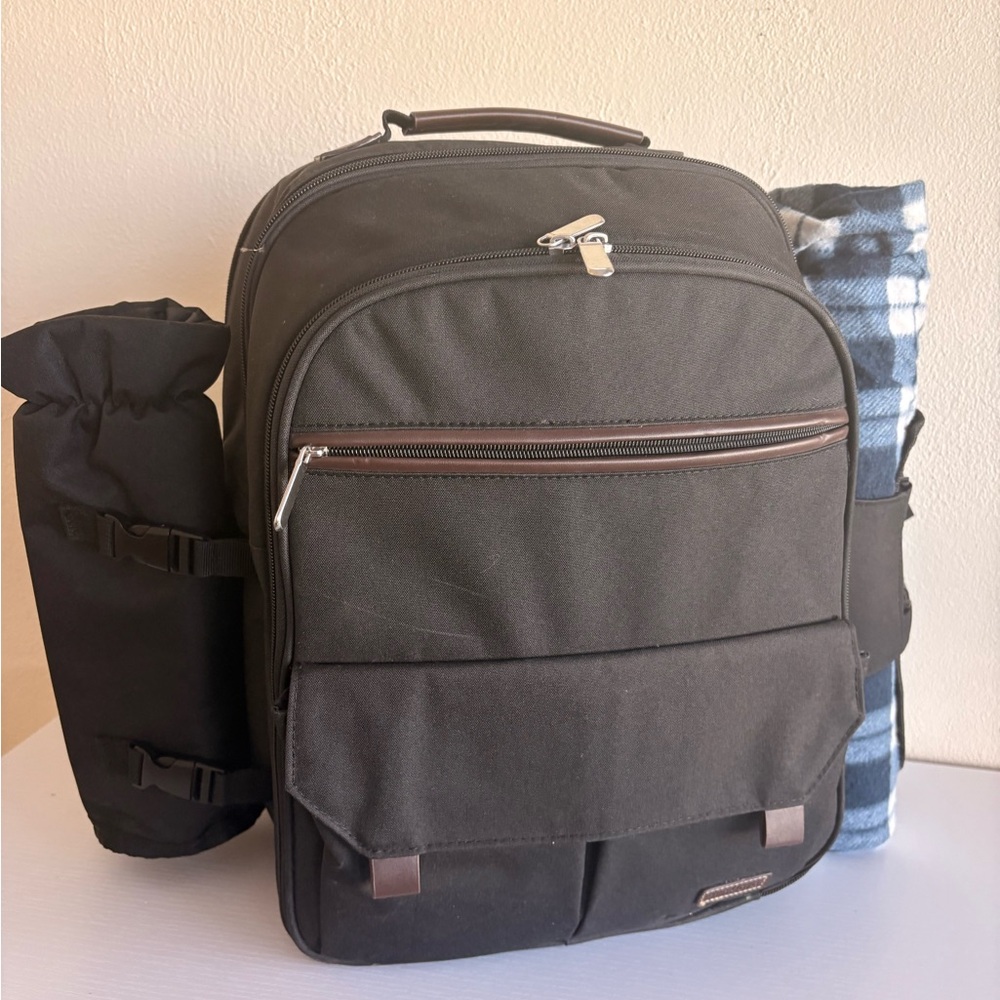 Black Picnic Backpack Set of 4 - Picture 3 of 10